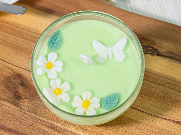 Kerze "Schmetterling im Glascup" grün-weiß, 80 x 50mm als Geschenk für Frauen