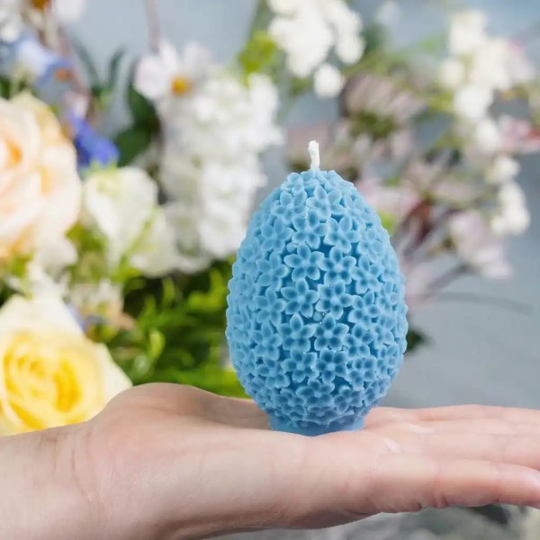 Kerze Ei mit Blütendesign aus Raps & Olivenwachs , 55x80mm in blau